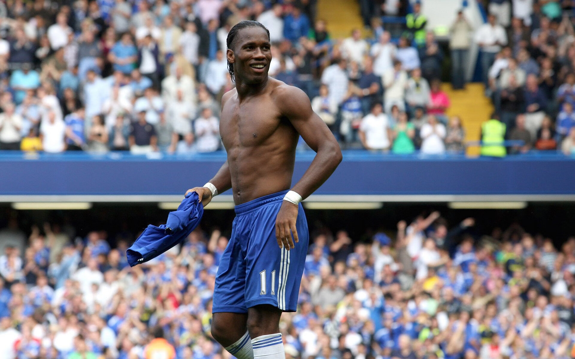 尼斯主场作战状态低迷，需振作士气，尼斯队服