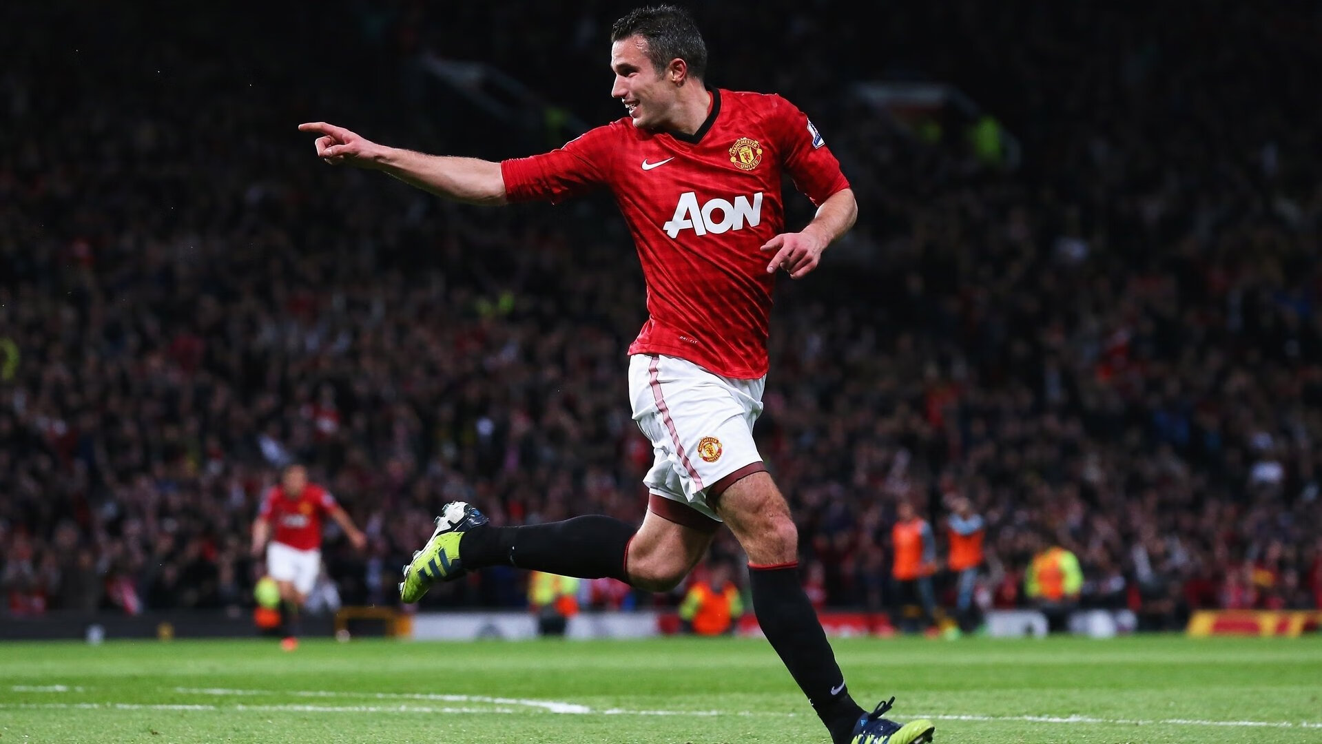 中国足球联赛关键比赛频繁，球队实力对决，中国足球队的比赛