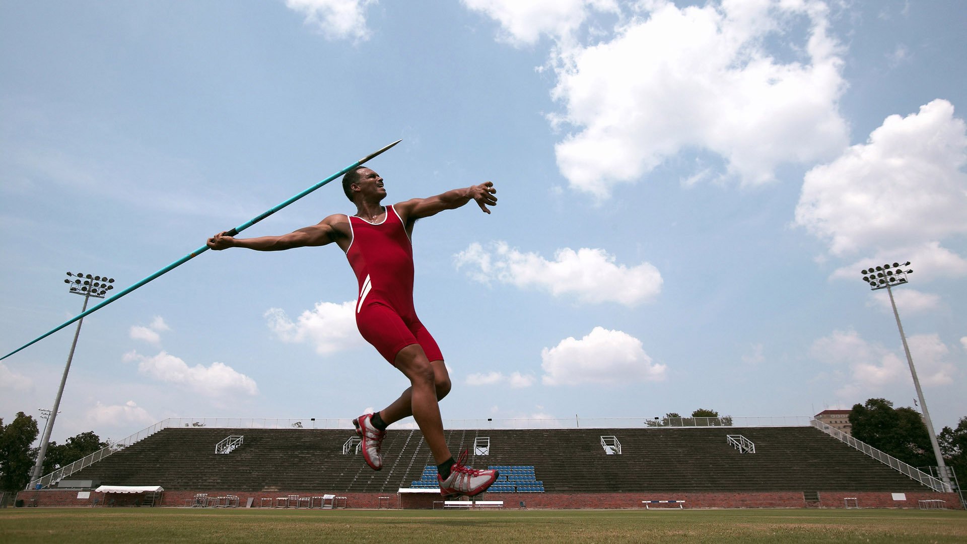 比利时骑手弗洛尔·德·温内在2024年欧洲三项赛锦标赛中获得个人铜牌，表现出色。